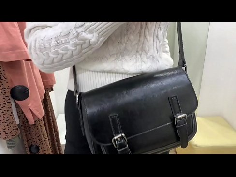 ❤️ Offentlig onani af ung kælling FeralBerry med en dildo i prøverummet ☑ Anal video at da.porno-filmy.ru ❌️