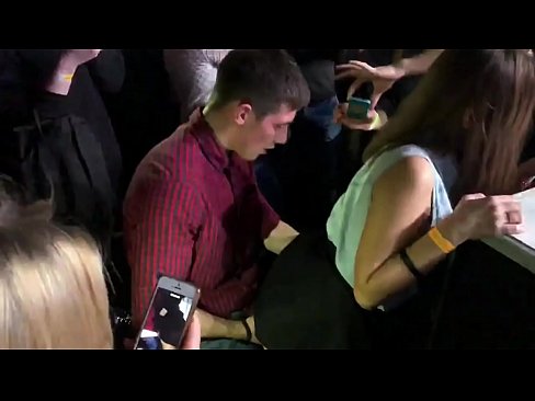 ❤️ Rigtig sex i en russisk natklub. 18-årig russisk pige i anus og vagina kneppet i en natklub ☑ Anal video at da.porno-filmy.ru ❌️