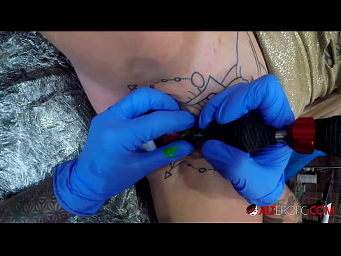❤️ Ekstremt tatoveret hottie Sully Savage fik en tatovering på sin klitoris ☑ Anal video at da.porno-filmy.ru ❌️